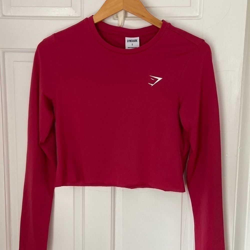 GymShark magenta crop workout top